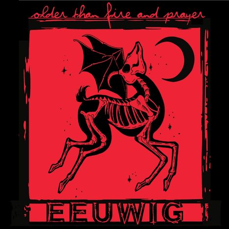 "Older than fire and prayer" oben, "EEUWIG" unten. Ein skelettartiges, fliegendes Pferdewesen vor Mondillustration.