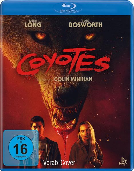 "COYOTES" in roten, zerkratzten Buchstaben vor einem bedrohlichen Tier mit blutiger Schnauze. Darunter zwei ernste Personen.