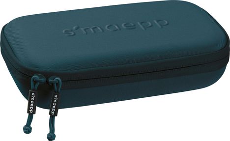 Text "smaepp" auf einer anthrazitfarbenen, rechteckigen Tasche mit zwei Reißverschlusszippern.