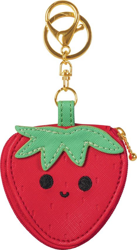 Ein Schlüsselanhänger in Form einer Erdbeere mit einem lächelnden Gesicht, grünem Blatt und goldenem Karabiner.