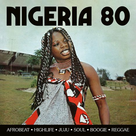 Große, schwarze Schrift: "NIGERIA 80". Unten Genres: Afrobeat, Highlife, Juju, Soul, Boogie, Reggae. Frau in traditioneller Kleidung.