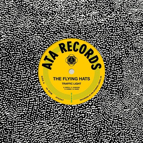 Label mit gelbem Hintergrund: „ATA RECORDS“, „THE FLYING HATS“, „TRAFFIC LIGHT“. Schwarzer Hintergrund mit weißen Punkten.
