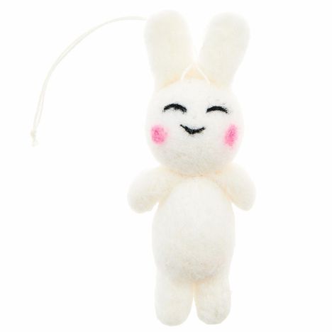Ein plüschartiger, weißer Hase mit lachendem Gesicht und rosa Wangen, Aufhängeschnur oben befestigt.