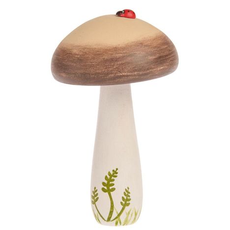 Ein kleiner roter Marienkäfer sitzt auf einem hölzernen Pilz mit Farnmuster am Stiel.
