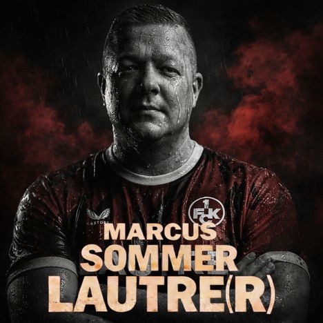 Text: "MARCUS SOMMER LAUTRE(R)". Ein Mann mit verschränkten Armen, nasser Haut, roter Rauch im Hintergrund.
