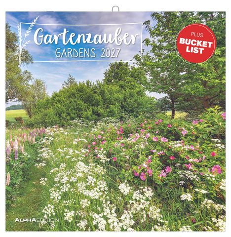 "Gartenzauber Gardens 2027", "PLUS BUCKET LIST". Bunte Gartenlandschaft mit Bäumen, Sträuchern und vielen Blumen.
