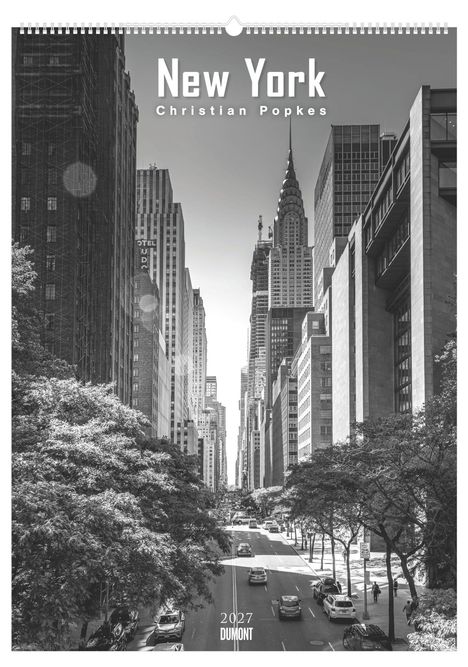 „New York“, „Christian Popkes“, „2027“, „Dumont“. Schwarz-weiße Stadtansicht mit Hochhäusern und Straße voller Autos.