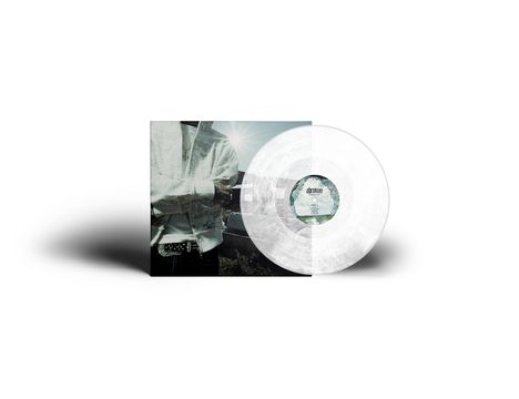 Weiße Schallplatte mit Text "crown", transparentes Design, Teil eines Albumcovers mit verschränkten Armen im Hintergrund.