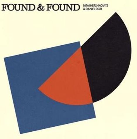 "FOUND & FOUND" steht oben. Darunter geometrische Formen: ein blaues Quadrat, ein rotes Halbrund und ein schwarzes Viertelkreis.
