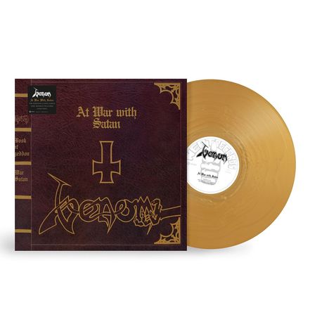 "At War with Satan" in goldener Schrift auf braunem Hintergrund, mit einem Kreuzsymbol darüber. Goldene Vinyl-Schallplatte.