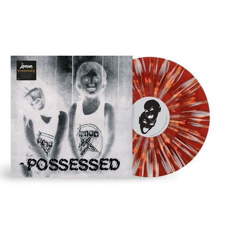 Text: „POSSESSED“. Invertiertes Foto zweier Kinder in Venom-Shirts. Bunte Schallplatte in Rot-Weiß.