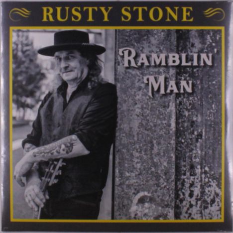 Text: "RUSTY STONE" oben, "RAMBLIN 'MAN" rechts. Schwarz-weißes Foto eines Mannes mit Gitarre an einem Baum.