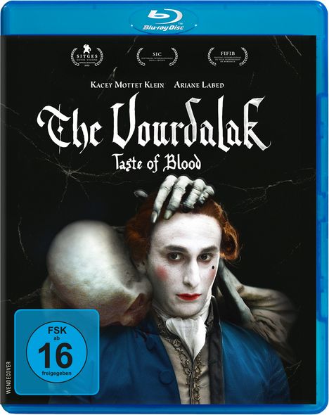 "The Vourdalak: Taste of Blood" steht in gotischer Schrift. Blasse Figur mit rotem Haar, ein schleimiges Wesen greift sie an.