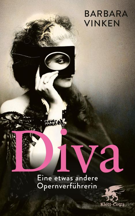 Barbara Vinken: Diva. Eine etwas andere Opernverführerin. Schwarz-weißes Porträt, Frau mit Maske. Klett-Cotta-Logo.
