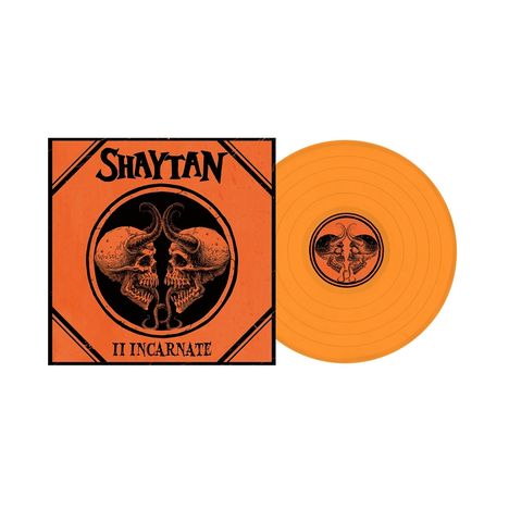 "SHAYTAN II INCARNATE" steht auf einem orangefarbenen Albumcover mit zwei sich gegenüberstehenden Schädeln. Daneben eine passende Vinyl-Schallplatte.