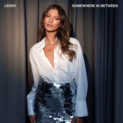 Leony: Somewhere In Between (Limited Edition) (Signed Vinyl), 1 LP und 1 CD