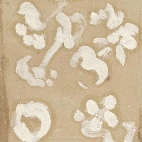 Weiße, abstrakte Pinselstriche auf einem braunen Hintergrund, kaum erkennbare Blumen- und Formenstruktur.