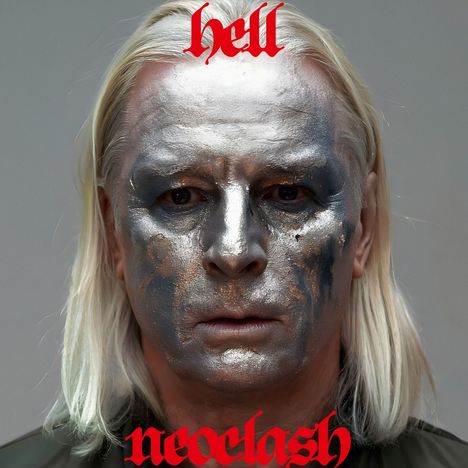 Text: "hell" oben, "neoclash" unten. Gesicht mit silberner und schwarzer Schminke, lange blonde Haare.