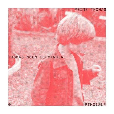 Text: "PRINS THOMAS THOMAS MOEN HERMANSEN PTMO12LP". Kind mit kurzem Haar in Jacke vor unscharfem Hintergrund.