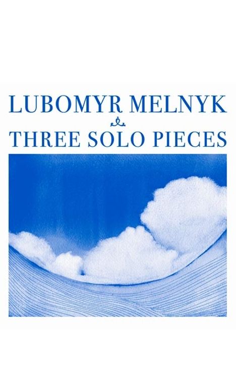"LUBOMYR MELNYK & THREE SOLO PIECES" in blauer Schrift. Darunter gezeichnete Wolken am Himmel in Blautönen.