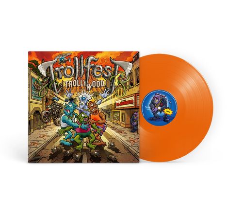 „Trollfest“ und „Trolllywood“ in großer Schrift. Bunte Troll-Illustration auf einer Straße, orangefarbene Vinylplatte.