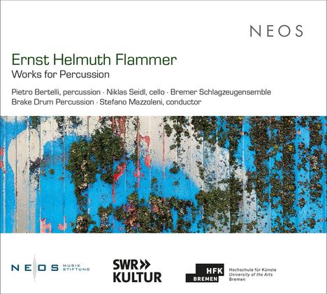 "Ernst Helmuth Flammer, Works for Percussion" mit Künstler- und Ensembleangaben. Bunte, abstrakte Textur im Hintergrund.