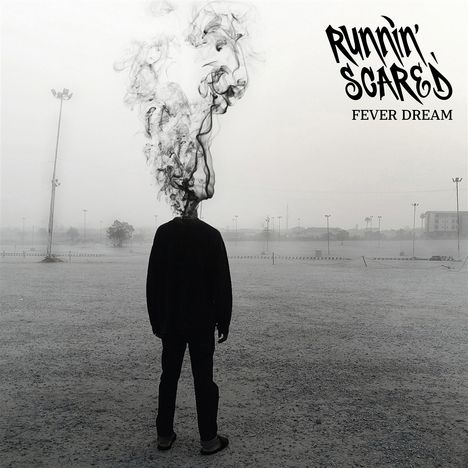 Oben rechts steht "Runnin’ Scared" und "Fever Dream". Eine Person mit rauchendem Kopf steht auf weiter, leerer Fläche.