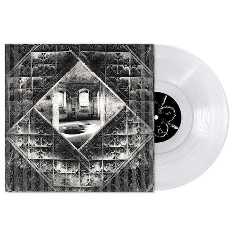 Weiße Vinyl-Schallplatte mit schwarz-weißer Hülle: Geometrisches Design und ein Bild eines alten, fensterlosen Raumes.