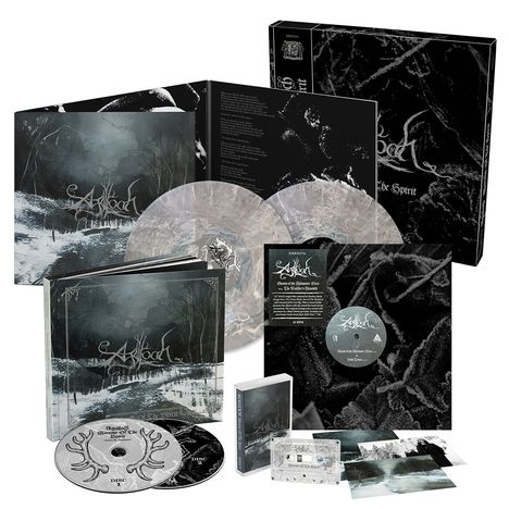 Ein Musikbox-Set mit CDs, Vinyls und Kassetten, zeigt winterliche Landschaftsbilder und stilvolle, weiße Schrift.