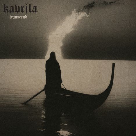 „Kavrila, transcend“ steht oben links. Person im Kapuzenumhang rudert Boot vor strahlendem Lichtschein im Wasser.