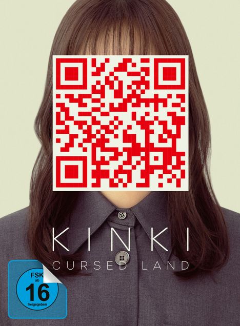 Titel: KINKI CURSED LAND. Altersfreigabe: FSK ab 16. Ein Gesicht ist von einem roten QR-Code verdeckt.