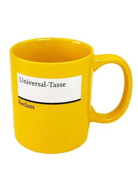 Gelbe Tasse mit der Aufschrift "Universal-Tasse" und "Reclam".