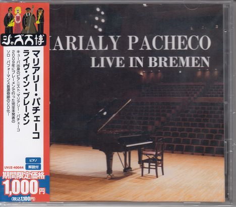 "AFARIALLY PACHECO LIVE IN BREMEN". Konzertsaal mit Flügel auf leeren Sitzen, links vertikaler japanischer Textstreifen.