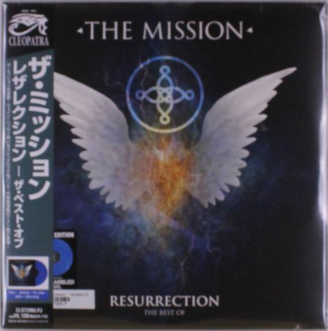 „THE MISSION“ und „RESURRECTION THE BEST OF“ vor einem Hintergrund mit Engelsflügeln und einem keltischen Symbol. Links Text in Japanisch.