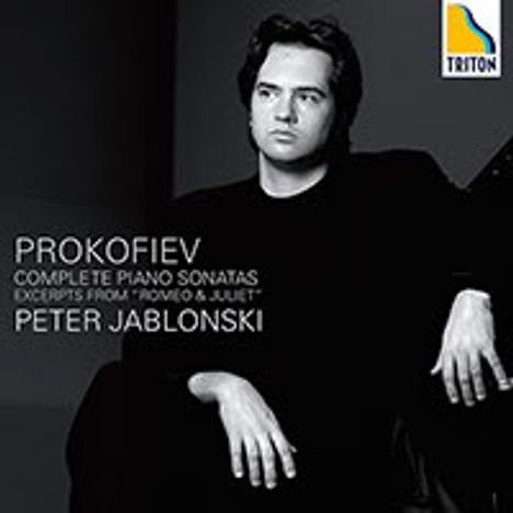 „PROKOFIEV COMPLETE PIANO SONATAS EXCERPTS FROM ‚ROMEO & JULIET‘ PETER JABLONSKI“. Ein Mann sitzt, dezentes Triton-Logo oben rechts.