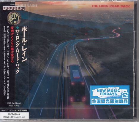 "THE LONG ROAD BACK" oben; "NEW MUSIC FRIDAYS" auf blauem Sticker; nächtliche Autobahn mit Lichtern.