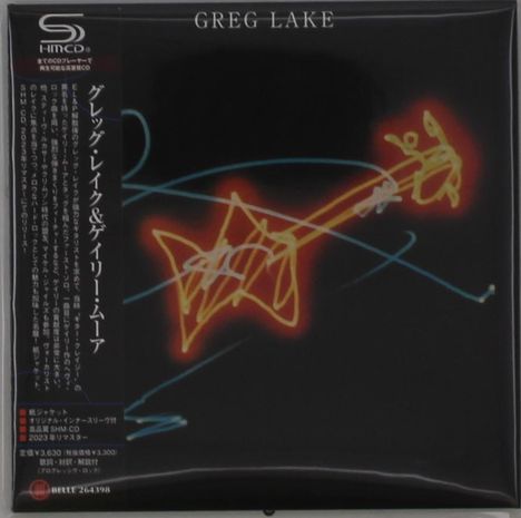 "Greg Lake" oben, japanischer Text links. Farbige, abstrakte Linien in Gelb, Blau und Orange auf dunklem Hintergrund.