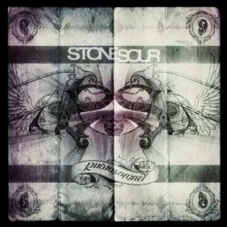 Der Text "STONESOUR" steht oben. Darunter verläuft ein kunstvolles, symmetrisches Design mit Flügeln und Ornamenten.