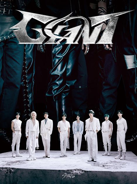 Stray Kids: Giant (Type-B), 1 CD und 1 Buch