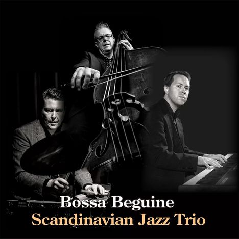 Text: "Bossa Beguine Scandinavian Jazz Trio". Drei Musiker, einer an einem Kontrabass, einer am Klavier, einer am Schlagzeug.