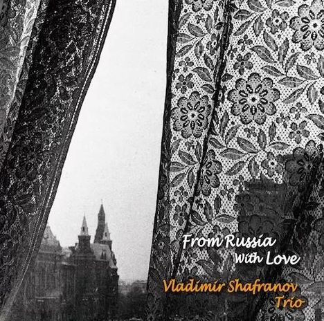 Text: "From Russia with Love" und "Vladimir Shafranov Trio". Schwarzer Spitzenvorhang, dahinter Gebäude mit Türme.