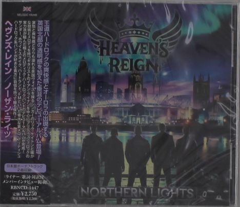 Schwarz-weiße Texte: "Melodic HR/HM", "HEAVEN'S REIGN", "NORTHERN LIGHTS". Silhouetten vor bunter Skyline mit Nordlichtern.