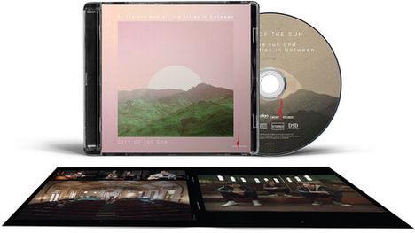 CD-Hülle mit Text: "to the sun and all the cities in between", "CITY OF THE SUN". Cover zeigt Berge und einen Sonnenuntergang.