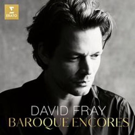 „DAVID FRAY BAROQUE ENCORES“. Schwarz-weiß Porträt eines nachdenklich blickenden Mannes mit mittellangem Haar.