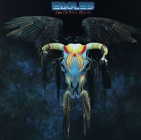Text: "EAGLES" und "One of These Nights". Illustration eines farbigen Schädels mit Flügeln und Federn auf dunklem Hintergrund.