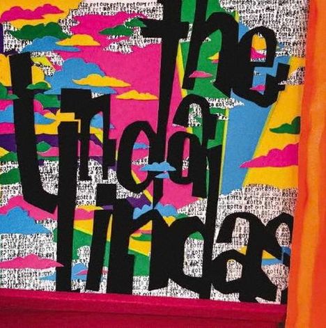 Der Text "the Linda Lindas" in großer, schwarzer Schrift über buntem Hintergrund mit abstrakten Formen und Mustern.