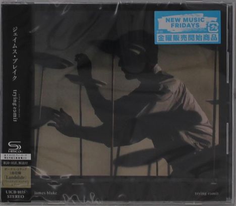 Texte: "ジェイムス・ブレイク," "trying £Zmi," "james blake." Silhouette eines Mannes, der Schlagzeug spielt.