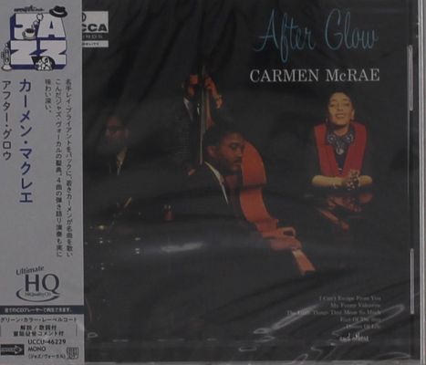 "After Glow, CARMEN McRAE" steht im Vordergrund. Die Sängerin sitzt rechts, Musiker links mit Kontrabass.