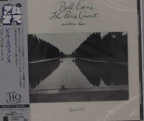 "Bill Evans The Paris Concert edition two." Schwarz-weiß Foto: ruhiger Fluss in bewaldeter Landschaft.