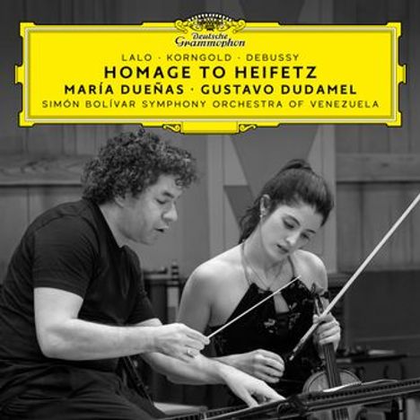 "Homage to Heifetz" von María Dueñas und Gustavo Dudamel. Beide spielen konzentriert ein Streichinstrument.